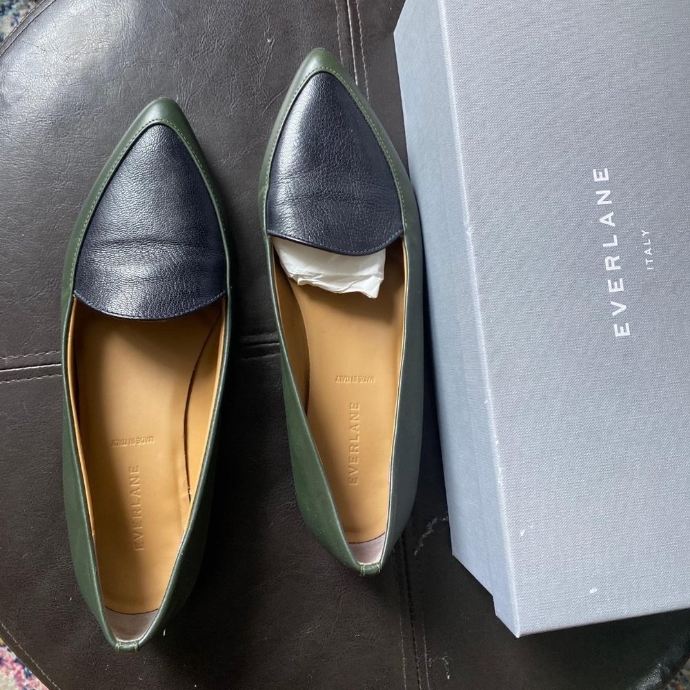 EVERLANE Modern Point Two Tone Green + Black Pebbled Leather Loafer Flats US 10